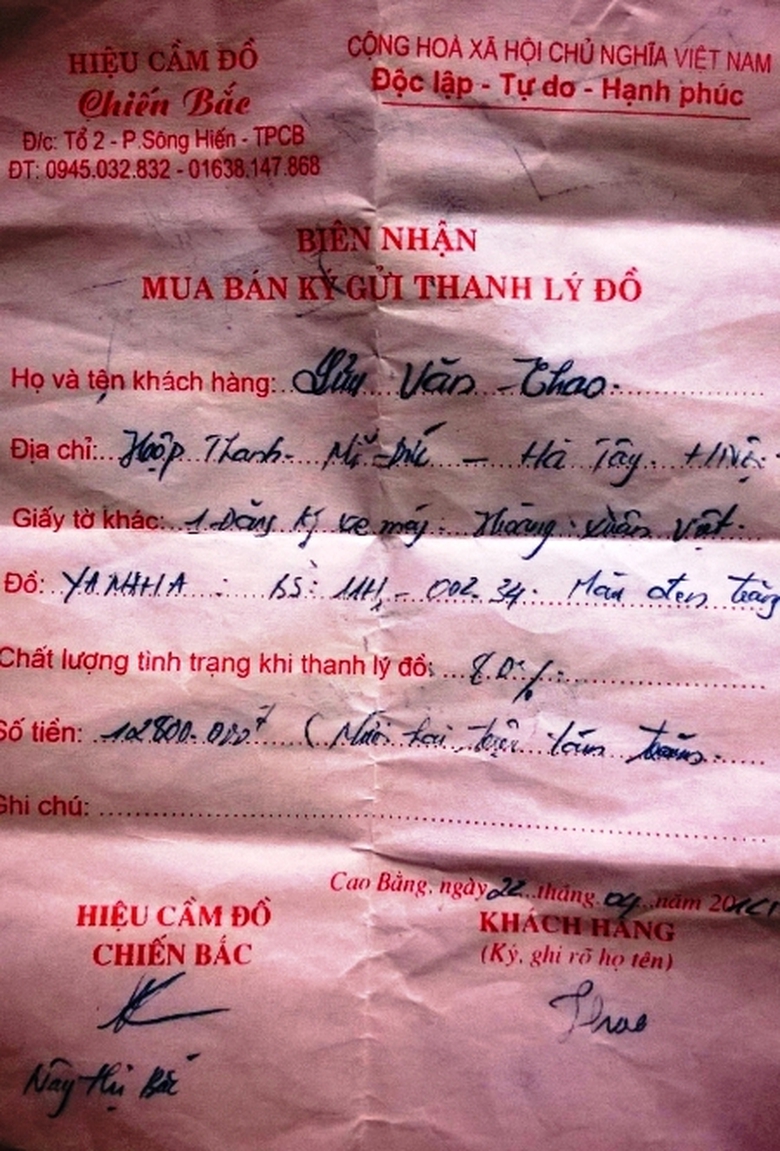 Giấy tờ x&aacute;c nhận tại tiệm cầm đồ.