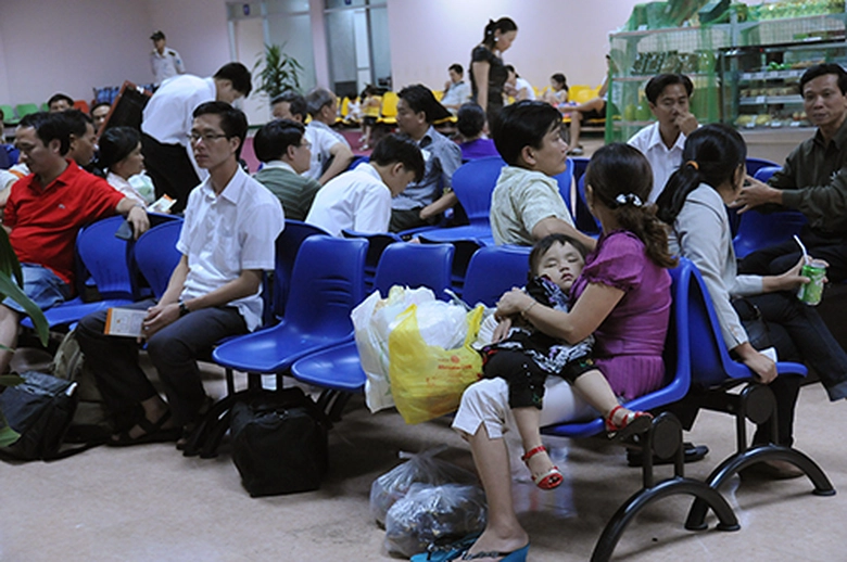 Nhưng với những em nhỏ tuổi th&igrave; sự chờ đợi quả l&agrave; cực h&igrave;nh