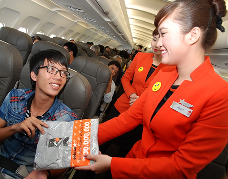 Th&aacute;i độ phục vụ &acirc;n cần của tổ bay với kh&aacute;ch h&agrave;ng l&agrave; điều được l&atilde;nh đạo h&atilde;ng h&agrave;ng kh&ocirc;ng JPA qu&aacute;n triệt s&acirc;u sắc