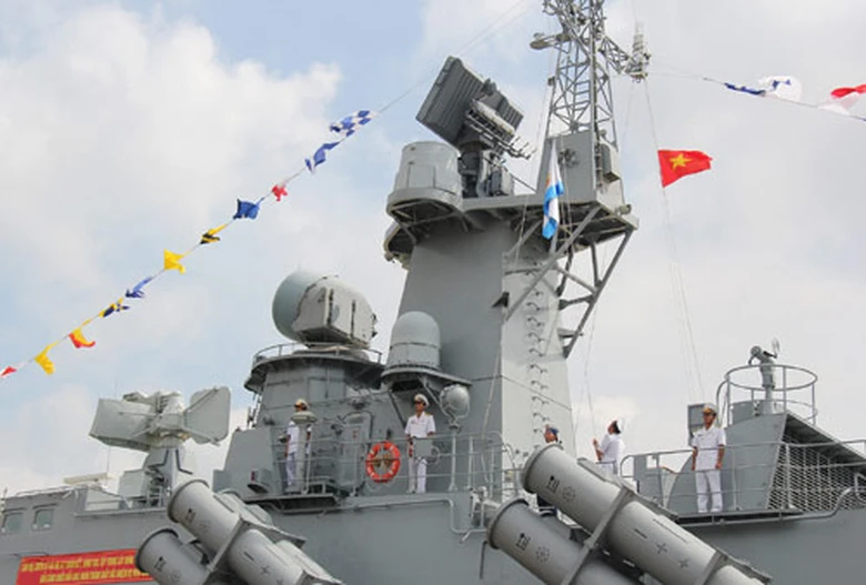 Cận cảnh 2 t&agrave;u ph&aacute;o-t&ecirc;n lửa đầu ti&ecirc;n do Việt Nam đ&oacute;ng - 5