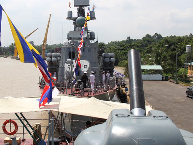 Cận cảnh 2 t&agrave;u ph&aacute;o-t&ecirc;n lửa đầu ti&ecirc;n do Việt Nam đ&oacute;ng - 9