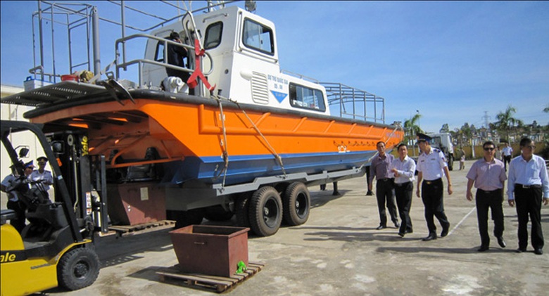 Cận cảnh bộ xuồng đầu ti&ecirc;n thuộc l&ocirc; bốn xuồng DT4 được b&agrave;n giao cho Cảnh s&aacute;t biển tại Đ&agrave; Nẵng.