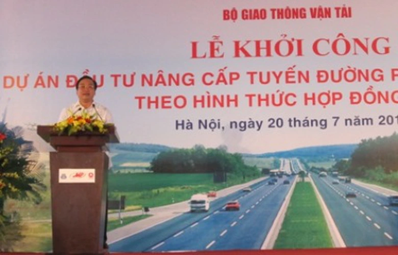 Ph&oacute; Thủ tướng đ&aacute;nh gi&aacute; cao việc Bộ GTVT huy động hiệu quả c&aacute;c nguồn vốn ngo&agrave;i ng&acirc;n s&aacute;ch đầu tư c&aacute;c dự &aacute;n hạ tầng giao th&ocirc;ng