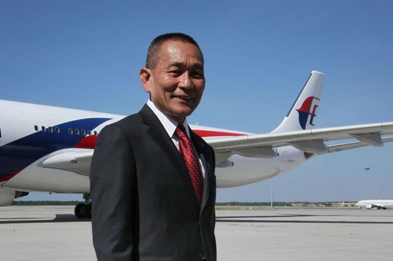 MAS thực hiện cải tổ lớn với việc bổ nhiệm CEO mới, Ahmad Jauhari Yahya v&agrave;o th&aacute;ng 9/2011. Th&aacute;ng 1/2012, MAS dừng khai th&aacute;c c&aacute;c đường bay tới Surabaya, Karachi, Dubai, Dammam v&agrave; Johannesburg, đồng thời hủy c&aacute;c chuyến tới Cape Town, Buenos Aires v&agrave; Rome v&agrave;o th&aacute;ng 2 c&ugrave;ng năm.