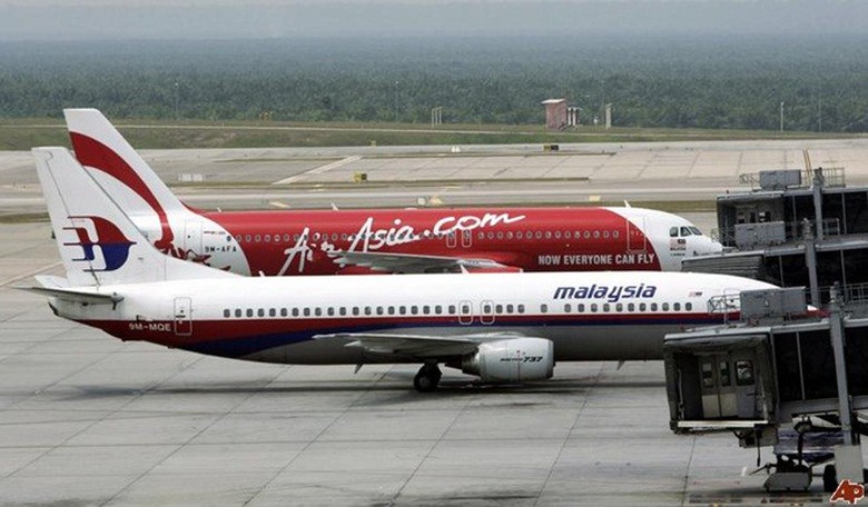 Thời điểm vụ MH370 mất t&iacute;ch, MAS đang phải nỗ lực cắt giảm chi ph&iacute; để cạnh tranh với c&aacute;c h&atilde;ng h&agrave;ng kh&ocirc;ng mới gi&aacute; rẻ tại khu vực. Bất chấp mọi nỗ lực t&igrave;m kiếm, chiếc MH370 vẫn kh&ocirc;ng được t&igrave;m thấy. Qu&yacute; 1/2014, MAS lỗ 443,4 triệu RM (137,4 triệu USD). Ba năm trước đ&oacute;, h&atilde;ng n&agrave;y lỗ lần lượt 1,7 tỷ RM (2013), 443 triệu RM (2012) v&agrave; 2,5 tỷ RM (2011). Giới ph&acirc;n t&iacute;ch dự đo&aacute;n h&atilde;ng n&agrave;y sẽ c&ograve;n tiếp tục mất thị phần v&agrave; thua lỗ nặng. Sau khi MH370 mất t&iacute;ch, cổ phiếu của h&atilde;ng đ&atilde; giảm 20%, mất gi&aacute; 80% so với 5 năm trước.
