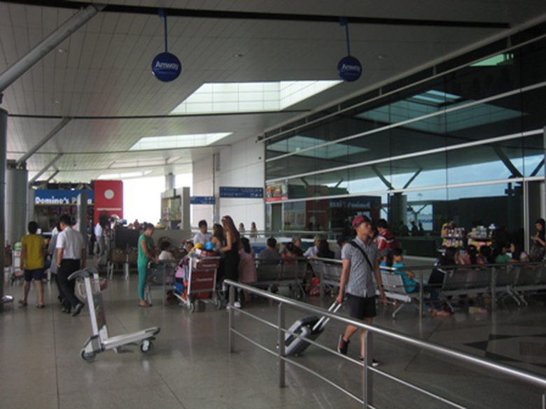 Tại sảnh chờ ga quốc nội, kh&ocirc;ng c&oacute; trụ nước miễn ph&iacute; n&agrave;o được đặt