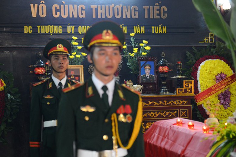 Anh l&agrave; một trong số ba người c&ograve;n sống s&oacute;t sau tai nạn nhưng đ&atilde; hy sinh v&igrave; vết thương qu&aacute; nặng.