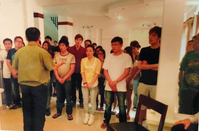 Nh&oacute;m người nước ngo&agrave;i bị ph&aacute;t hiện