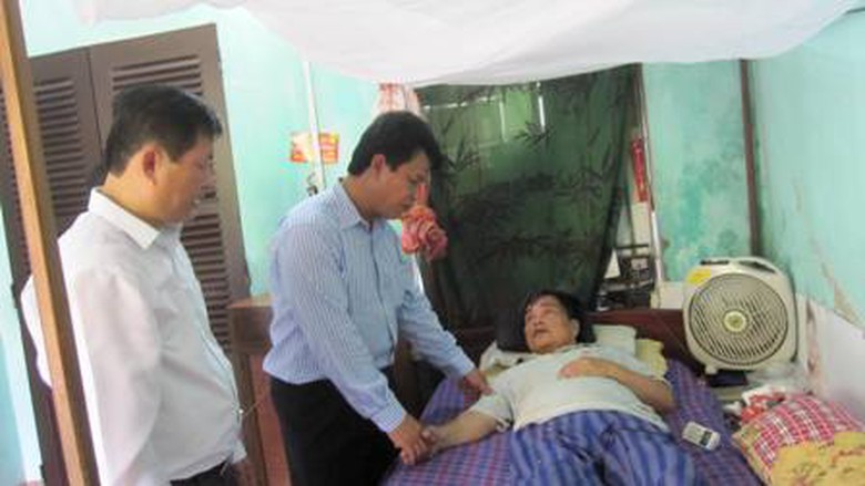 Động vi&ecirc;n thương binh nặng tại giường bệnh