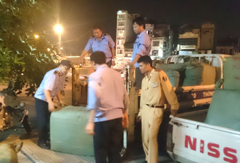 H&agrave;ng lậu bị lực lượng chức năng thu giữ