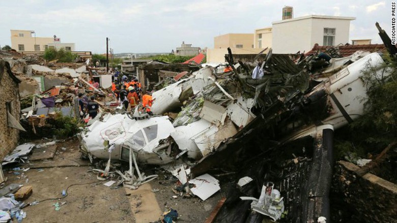 Hiện trường vụ tai nạn m&aacute;y bay GE222 