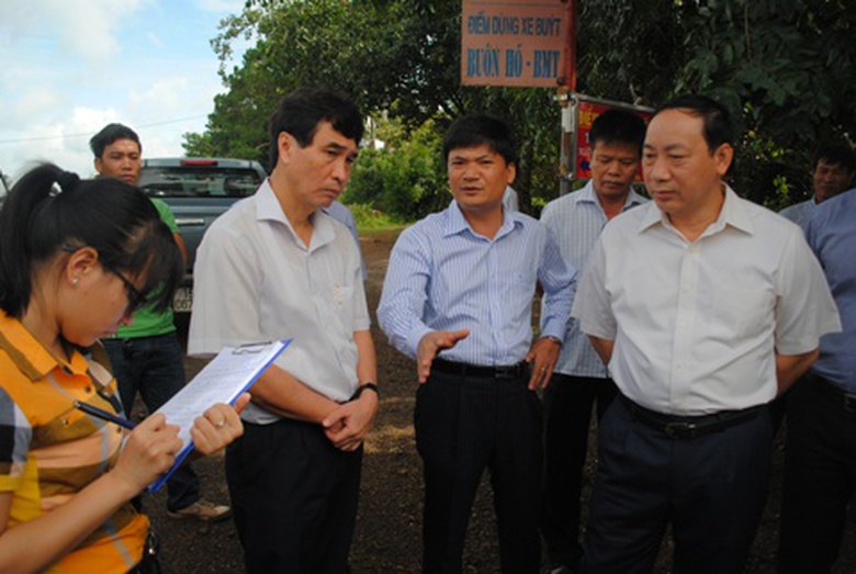 &ocirc;ng L&acirc;m Văn Ho&agrave;ng b&aacute;o c&aacute;o Thứ trưởng về tổng thể dự &aacute;n.