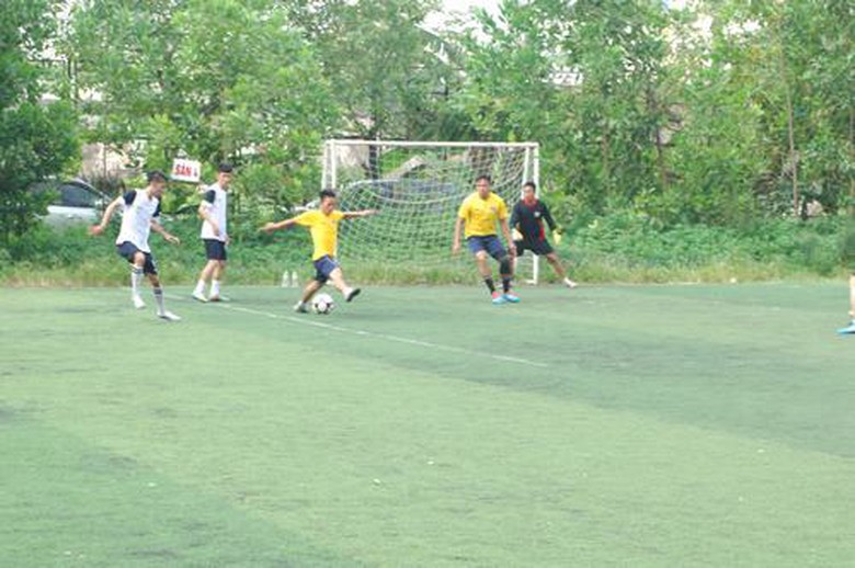 Nhiều pha b&oacute;ng đẹp mắt được c&aacute;c cầu thủ ph&ocirc; diễn