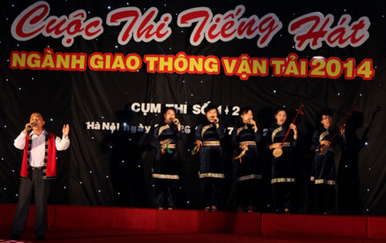 Tiết mục Tiếng h&aacute;t giữa rừng P&aacute;c B&oacute; do Ng&ocirc; Quốc Tuấn, b&aacute;o Giao th&ocirc;ng tr&igrave;nh b&agrave;y