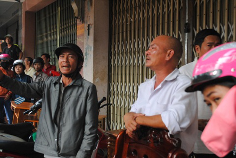 Người d&acirc;n bất b&igrave;nh khi thấy phản ứng chậm của lực lượng ph&ograve;ng ch&aacute;y chữa ch&aacute;y