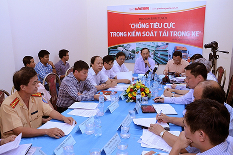 Quang cảnh buổi tọa đ&agrave;m trực tuyến