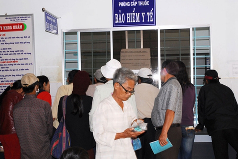 Người d&acirc;n mong muốn cải thiện thủ tục kh&aacute;m, chữa bệnh, cấp thuốc để kh&ocirc;ng c&ograve;n cảnh xếp h&agrave;ng chờ đợi - ảnh Minh họa
