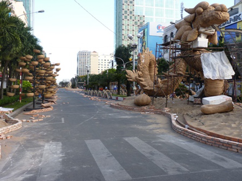 Đương hoa Nguyễn Huệ sẽ tạm thời chuyển sang đường H&agrave;m Nghi