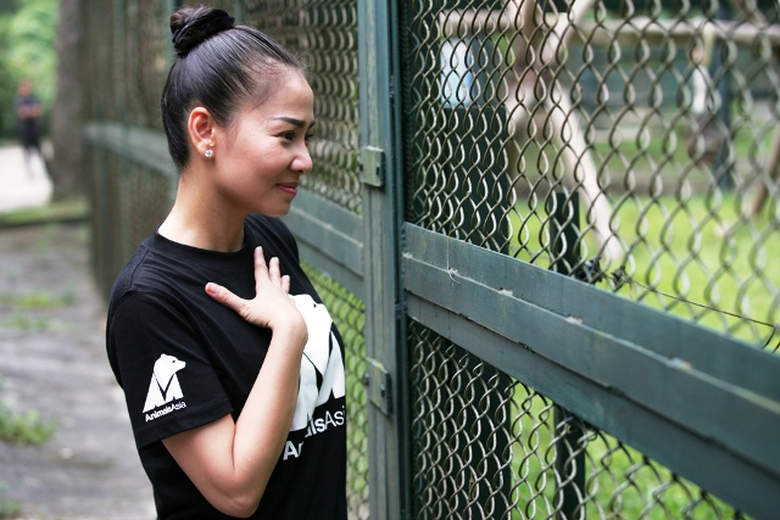 Ca sỹ Thu Minh đ&atilde; đặt t&ecirc;n cho gấu l&agrave; Nh&acirc;n &Aacute;i