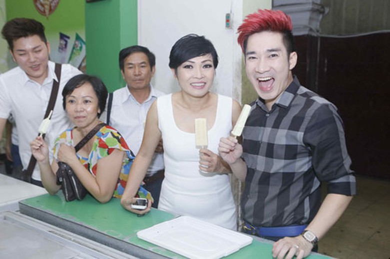 Nh&acirc;n dịp n&agrave;y, Phương Thanh cũng đ&atilde; rủ Quang H&agrave; đến chung vui c&ugrave;ng fan của m&igrave;nh.