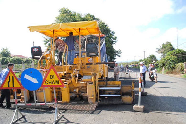 Thi c&ocirc;ng mở rộng QL14