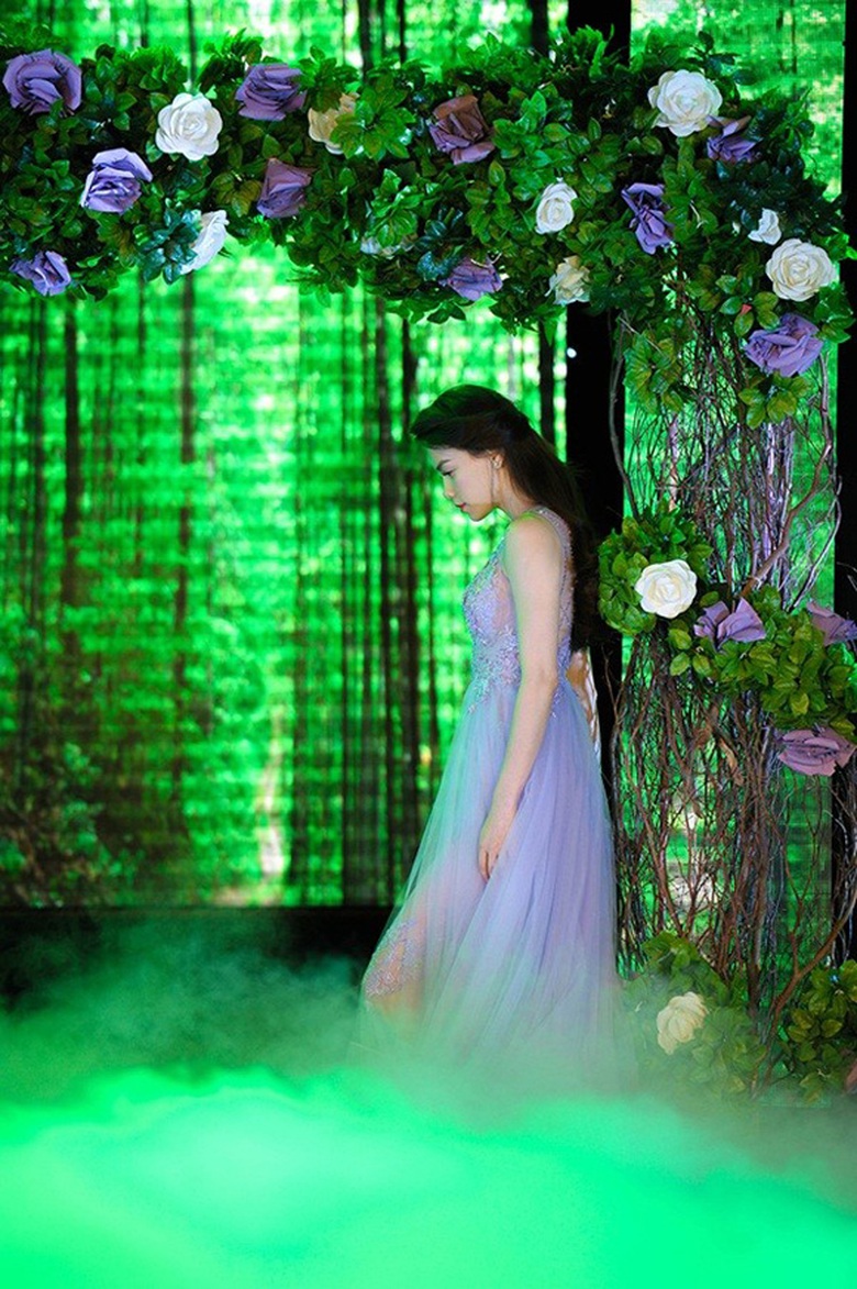 Tiết mục th&ecirc;m l&atilde;ng mạn khi được quay trong một kh&ocirc;ng gian l&atilde;ng mạn. 