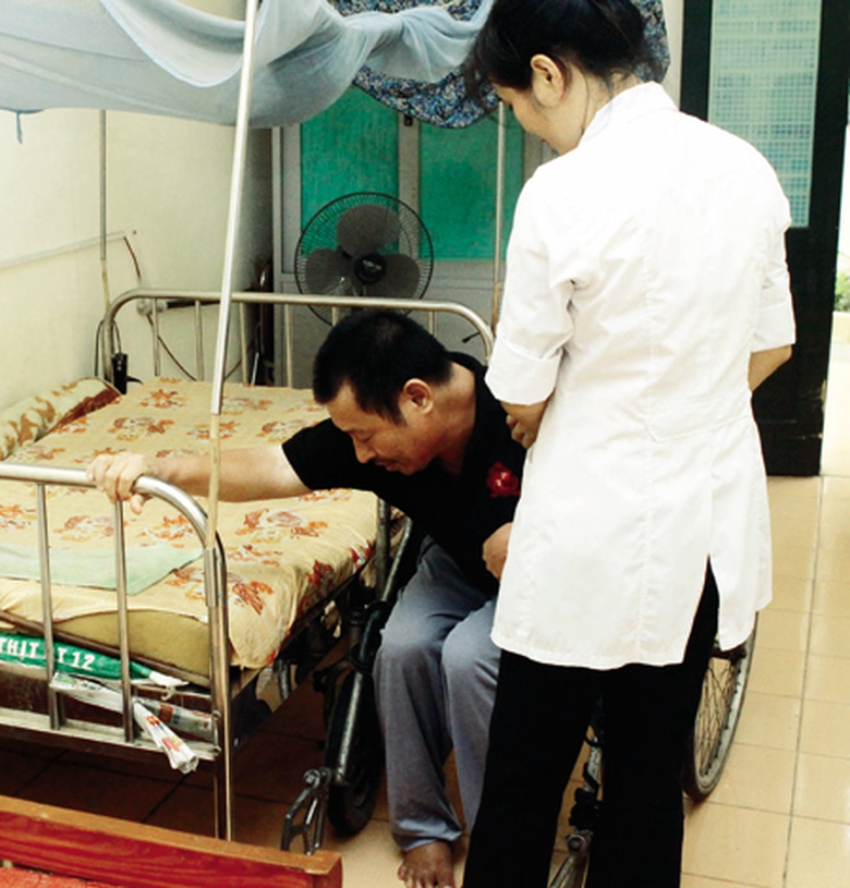 Điều dưỡng phục hồi chức năng l&agrave; một trong số những chuy&ecirc;n ng&agrave;nh đ&agrave;o tạo của ĐH Y khoa Tokyo Việt Nam - ảnh minh họa