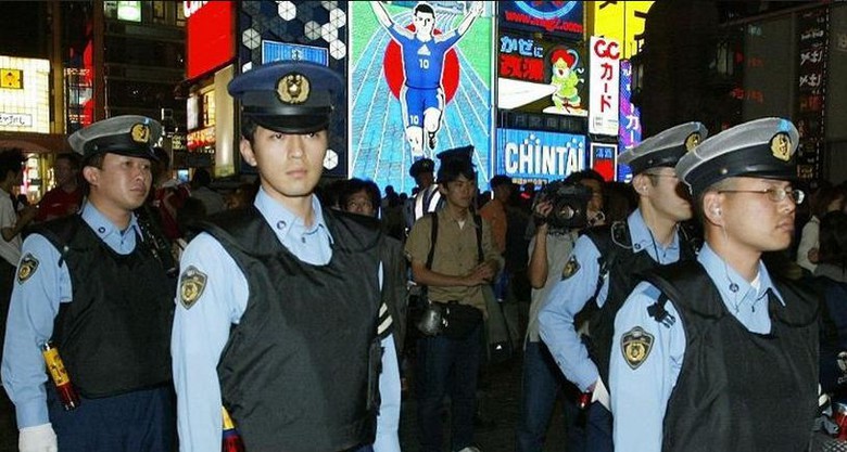 Cảnh s&aacute;t Osaka tuần tra