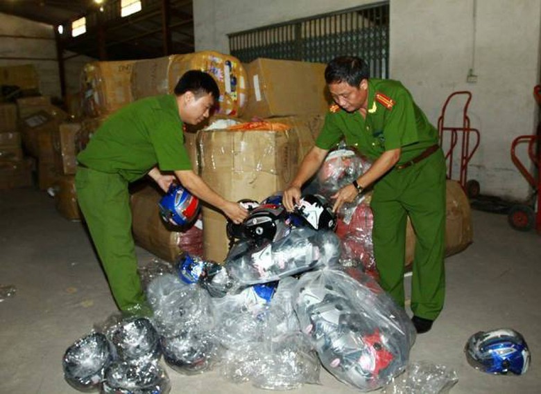 Cơ quan c&ocirc;ng an đề nghị Thanh tra Bộ Khoa học v&agrave; C&ocirc;ng nghệ tiến h&agrave;nh r&agrave; so&aacute;t, kiểm tra đối với 8 cơ sở sản xuất hơn 5000 mũ bảo hiểm k&eacute;m chất lượng n&agrave;y