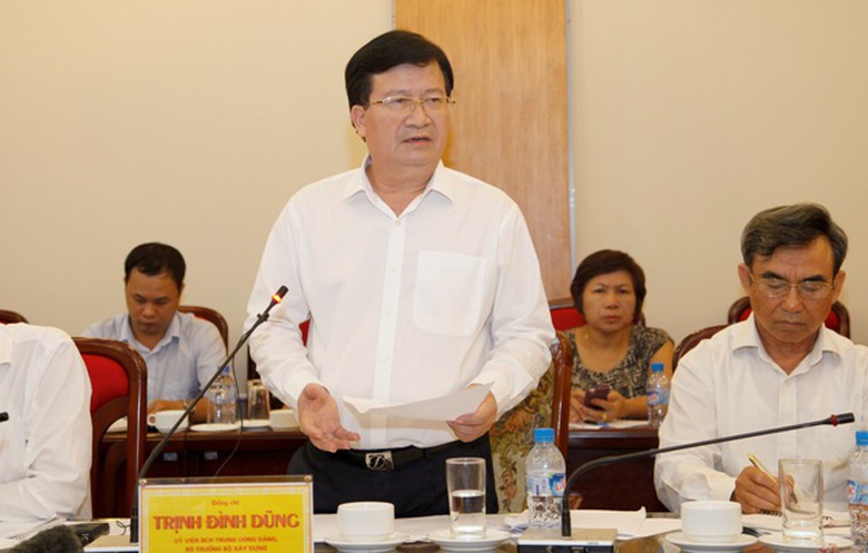 Bộ trưởng Bộ X&acirc;y dựng Trịnh Đ&igrave;nh Dũng tại buổi l&agrave;m việc với Đo&agrave;n gi&aacute;m s&aacute;t UBTVQH chiều 4/8