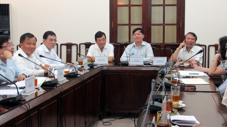 Hội đồng tiền lương quốc gia đ&atilde; nhất tr&iacute; chọn phương &aacute;n tăng lương tối thiểu v&ugrave;ng năm 2015 từ 300.000-400.000 t&ugrave;y theo v&ugrave;ng. Ảnh: Xu&acirc;n Long