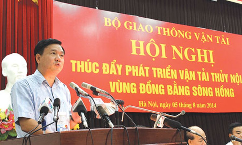 Bộ trưởng Đinh La Thăng ph&aacute;t biểu tại Hội nghị th&uacute;c đẩy ph&aacute;t triển vận tải thủy nội địa v&ugrave;ng Đồng bằng s&ocirc;ng Hồng