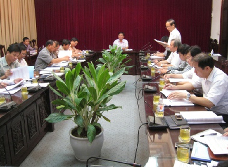 Cục trưởng Cục ĐTNĐ VN Trần Văn Cừu b&aacute;o c&aacute;o Bộ trưởng