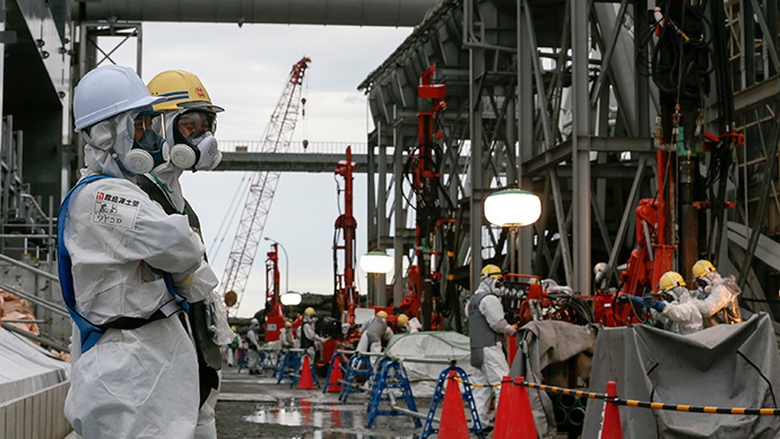 Nh&agrave; m&aacute;y điện hạt nh&acirc;n Fukushima Daiichi Tokyo Electric Power Co ở Okuma, tỉnh Fukushima, ph&iacute;a đ&ocirc;ng bắc của Tokyo. Ảnh: AFP