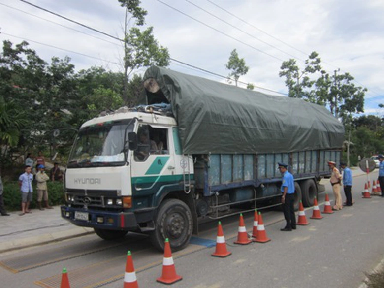 Chiếc xe BKS 29N- 8642 chở qu&aacute; tải đến 340,90%