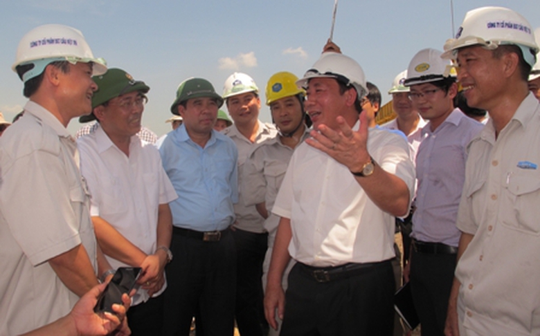 Thứ trưởng Nguyễn Hồng Trường chốt tiến độ th&ocirc;ng xe cầu Việt Tr&igrave; v&agrave;o 31/5/2015