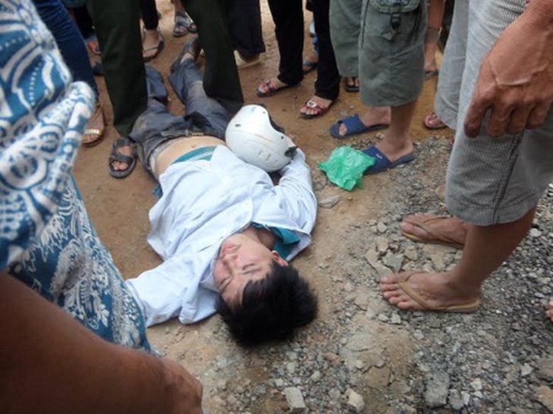 Đối tượng Hậu khi bị người d&acirc;n v&acirc;y bắt