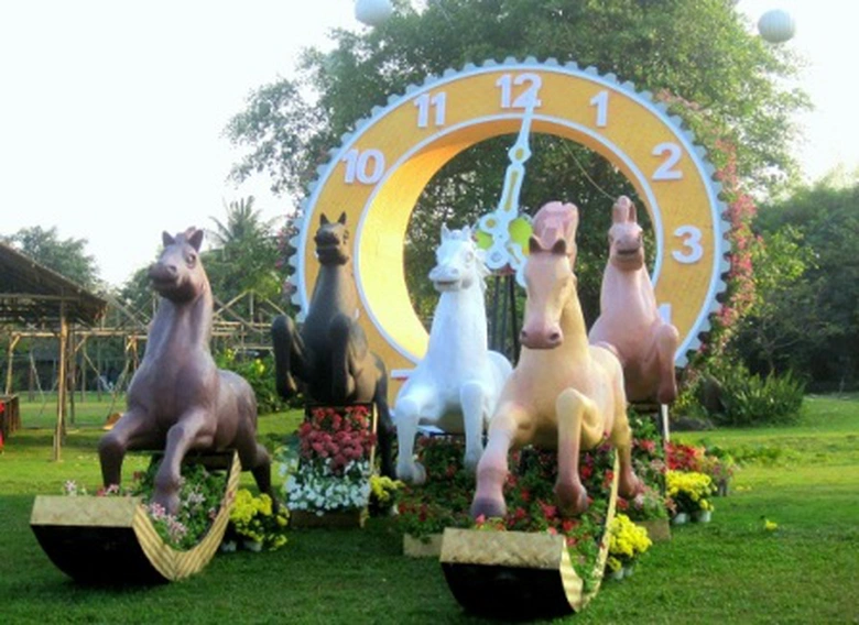 Năm 2015, đường hoa sẽ tổ chức tr&ecirc;n tuyến đường H&agrave;m Nghi thay cho đường Nguyễn Huệ như mọi năm