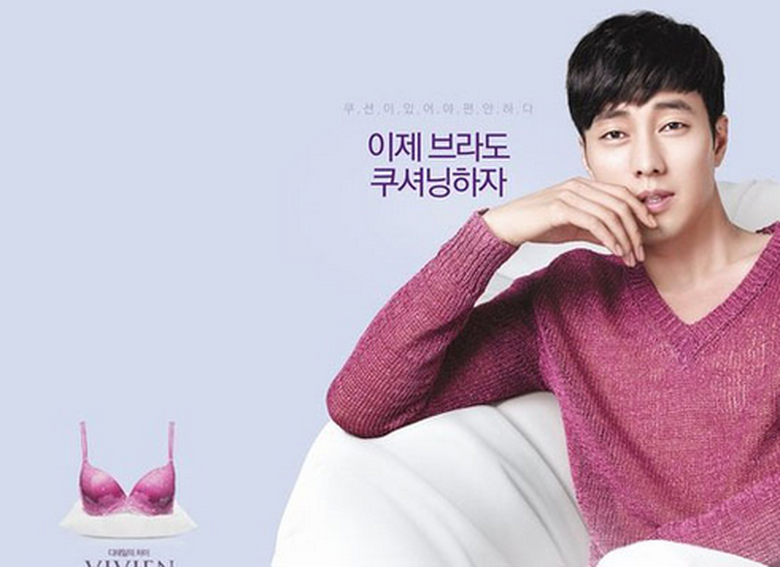 So Ji Sub cũng tạo được dấu ấn đặc biệt khi quảng c&aacute;o &aacute;o l&oacute;t phụ nữ