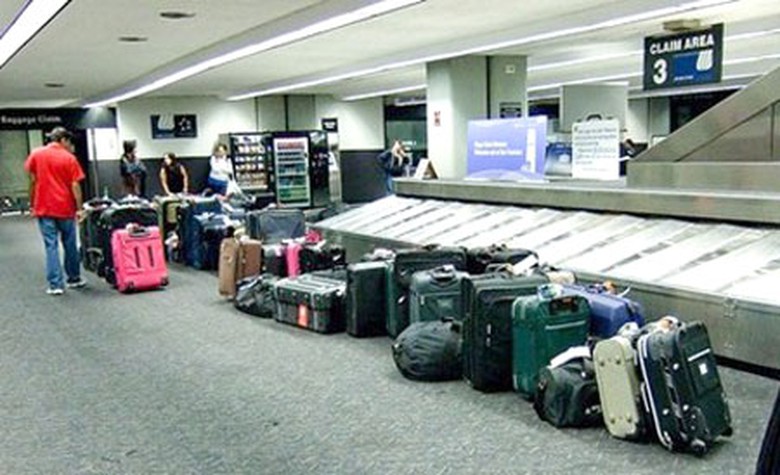 Kiểm tra ph&oacute;ng xạ tất cả h&agrave;nh kh&aacute;ch, h&agrave;nh l&yacute;