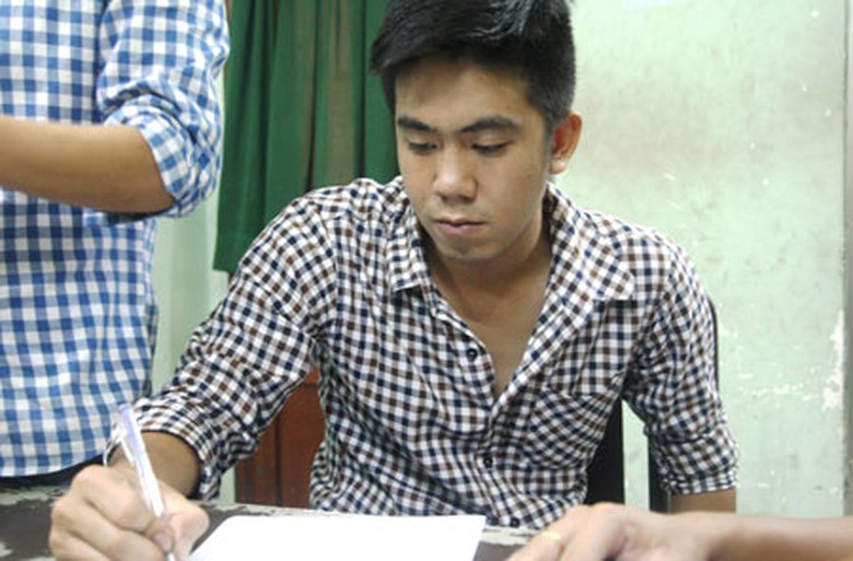 Đối tượng L&acirc;m viết lời khai tại cơ quan c&ocirc;ng an