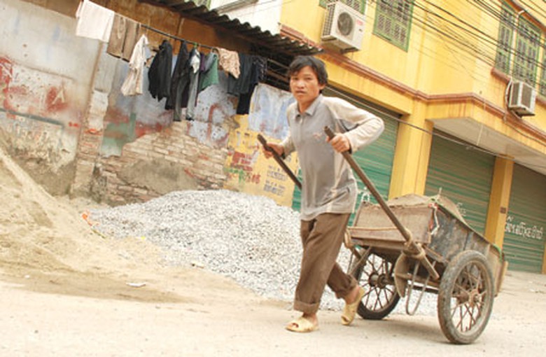 Nh&acirc;n c&ocirc;ng l&agrave;m thời vụ thường bị người sử dụng lao động trốn tr&aacute;ch nhiệm đ&oacute;ng BHXHẢnh: Li&ecirc;n Anh