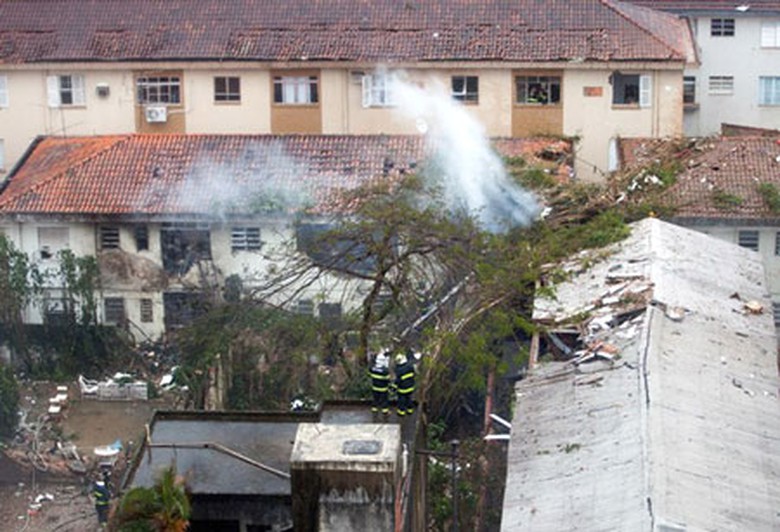 Hiện trường vụ rơi m&aacute;y bay trực thăng ở Brazil (Nguồn: AFP)