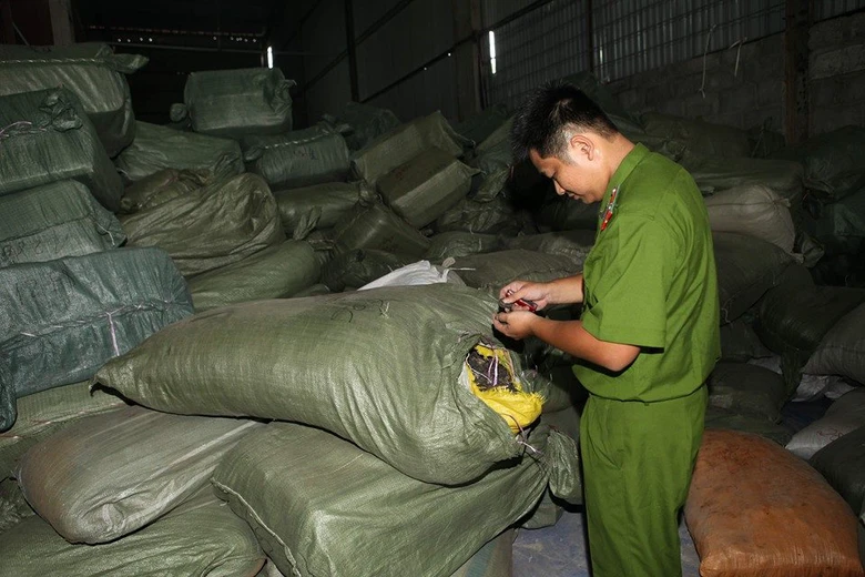 Số dược liệu bị cơ quan chức năng ph&aacute;t hiện, thu giữ