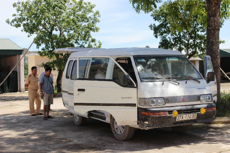 Xe &ocirc; t&ocirc; 37A-114.00 bị lực lượng chức năng ph&aacute;t hiện chở vẩy t&ecirc; t&ecirc;