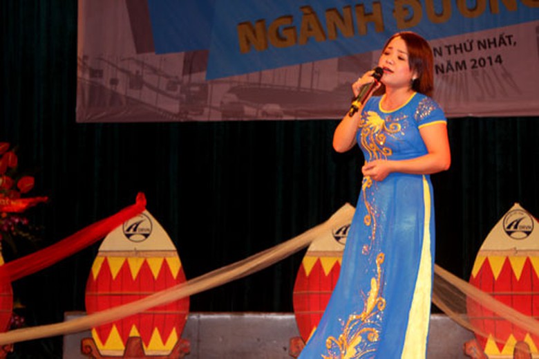 Tiết mục Người mẹ l&agrave;ng Sen - Cục quản l&yacute; đường bộ II cũng đạt giải A đơn ca