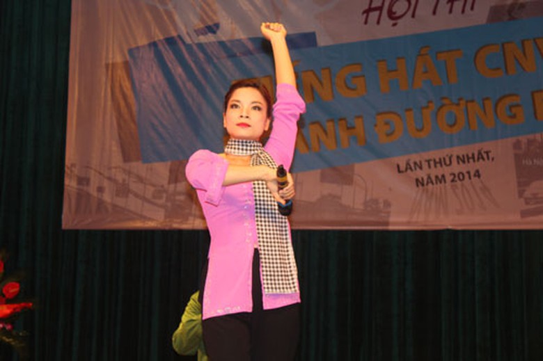 Kh&uacute;c h&aacute;t ru người l&iacute;nh mẹ - Cục quản l&yacute; x&acirc;y dựng Đường bộ