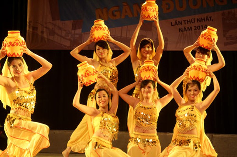 M&uacute;a chăm tiết mục đ&atilde; gi&agrave;nh giải đặc biệt về m&uacute;a của hội thi