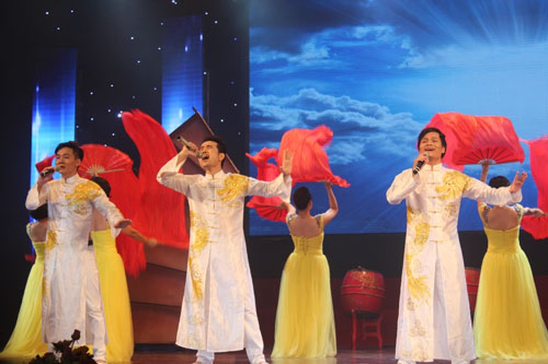 M&aacute;i đ&igrave;nh l&agrave;ng biển - Tổng C&ocirc;ng ty h&agrave;ng kh&ocirc;ng Việt Nam đạt giải V&agrave;ng tam ca nam