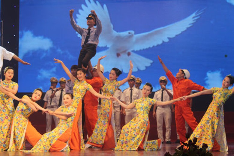  Li&ecirc;n kh&uacute;c: B&agrave;i ca giao th&ocirc;ng vận tải; Viết tiếp lời qu&ecirc; hương - Trường ĐHGTVT HCM